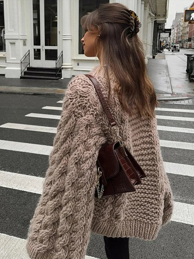 Gillian | Women's Oversized Cable Knit Sweater